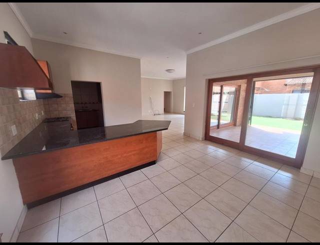 3 BEDROOM SIMPLEX FOR SALE IN EQUESTRIA